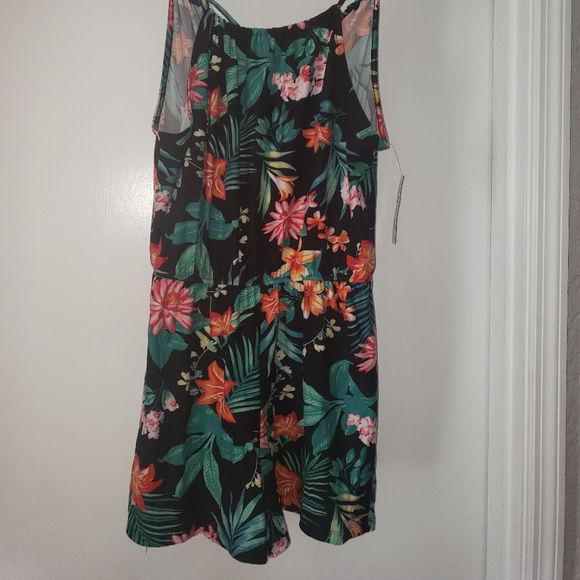 Just In: New Juniors Super Soft Floral Romper - Picture 3 of 10